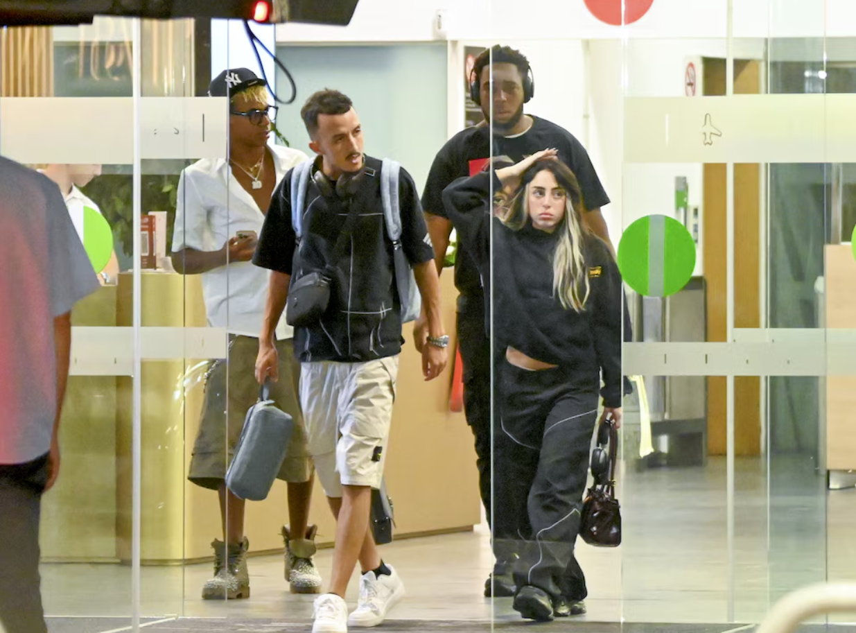 Paparazzi tóm gọn thần đồng Lamine Yamal hẹn hò rapper hơn 6 tuổi- Ảnh 1. Paparazzi tóm gọn thần đồng Lamine Yamal hẹn hò rapper hơn 6 tuổi- Ảnh 1.
