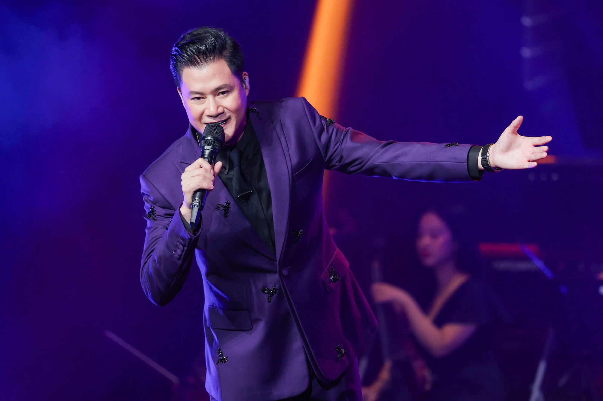 Hơn nghìn khán giả nghe Lệ Quyên và 2 ca sĩ có tiếng hát tại Hà Nội - Ảnh 2. Hơn nghìn khán giả nghe Lệ Quyên và 2 ca sĩ có tiếng hát tại Hà Nội - Ảnh 2.