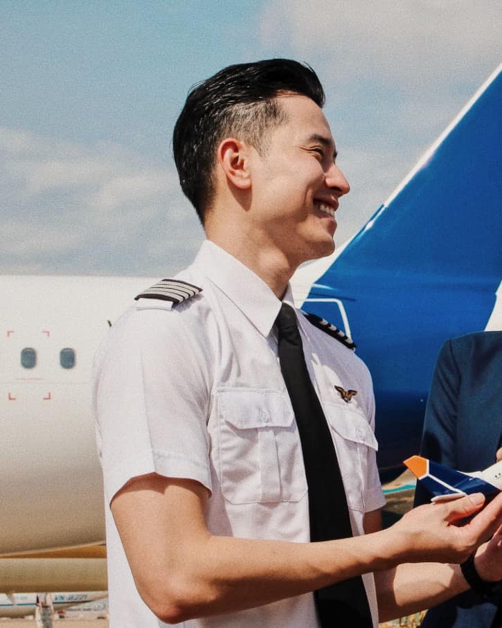 Gi&aacute;m đốc khai th&aacute;c bay của Vietravel Airlines l&agrave;m r&otilde; lộ tr&igrave;nh từ sinh vi&ecirc;n Ngoại thương l&ecirc;n "cơ trưởng trẻ nhất Việt Nam" - Ảnh 5.