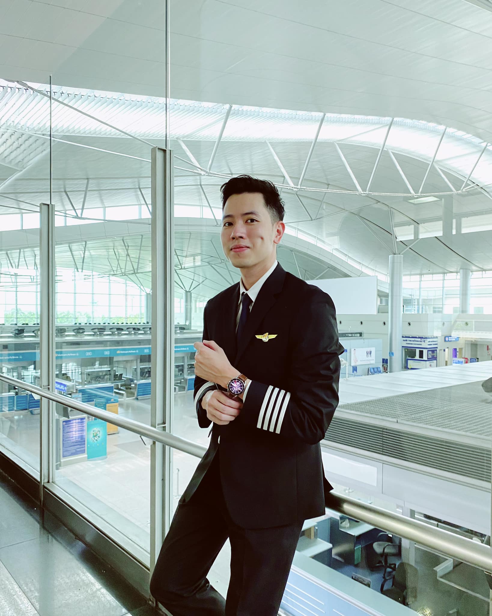 Gi&aacute;m đốc khai th&aacute;c bay của Vietravel Airlines l&agrave;m r&otilde; lộ tr&igrave;nh từ sinh vi&ecirc;n Ngoại thương l&ecirc;n "cơ trưởng trẻ nhất Việt Nam" - Ảnh 2.