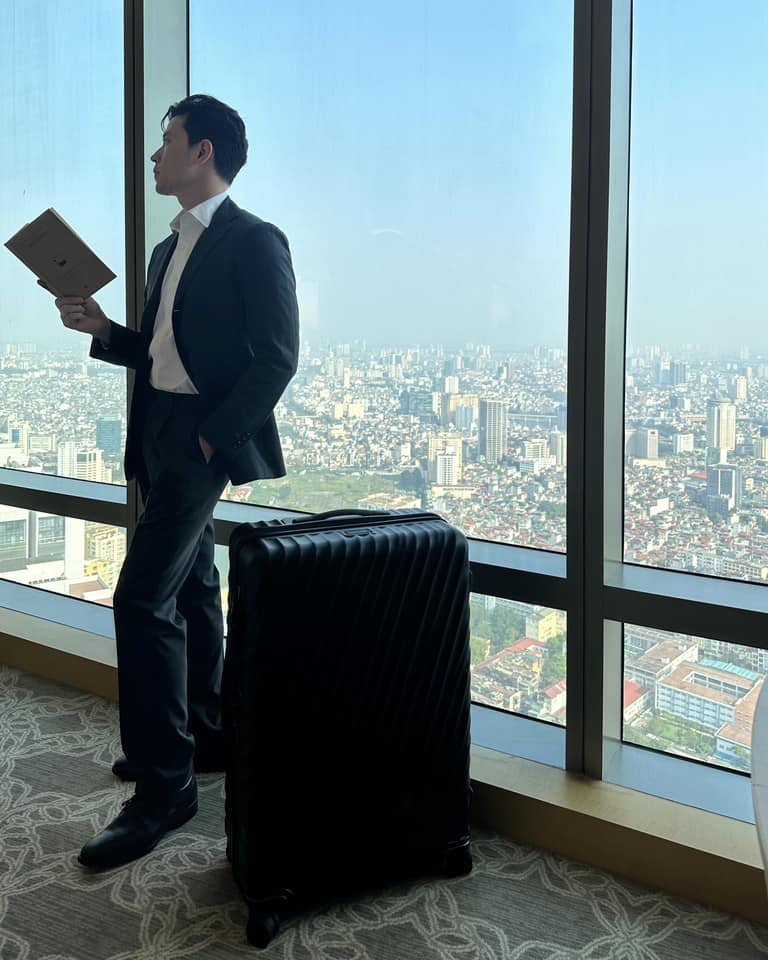 Gi&aacute;m đốc khai th&aacute;c bay của Vietravel Airlines l&agrave;m r&otilde; lộ tr&igrave;nh từ sinh vi&ecirc;n Ngoại thương l&ecirc;n "cơ trưởng trẻ nhất Việt Nam" - Ảnh 8.