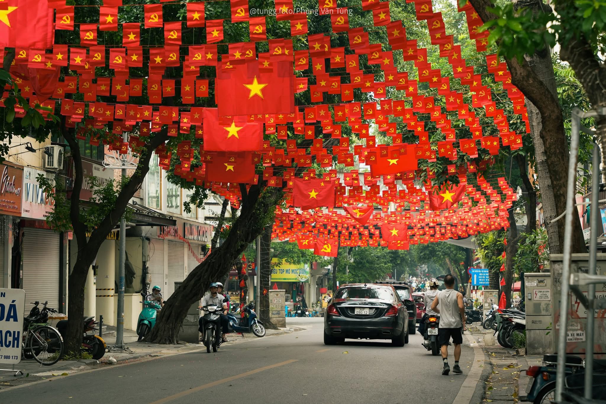Khách Tây ngạc nhiên khi gặp cảnh tượng trên đường phố Việt Nam, nhận xét: "Tôi thấy nó ở mọi nơi!" - Ảnh 2.