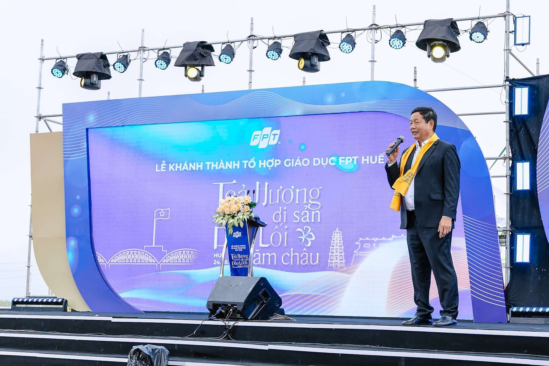 FPT đã thực sự đưa AI, Robotics... vào chương trình lớp 1 - Ảnh 1.