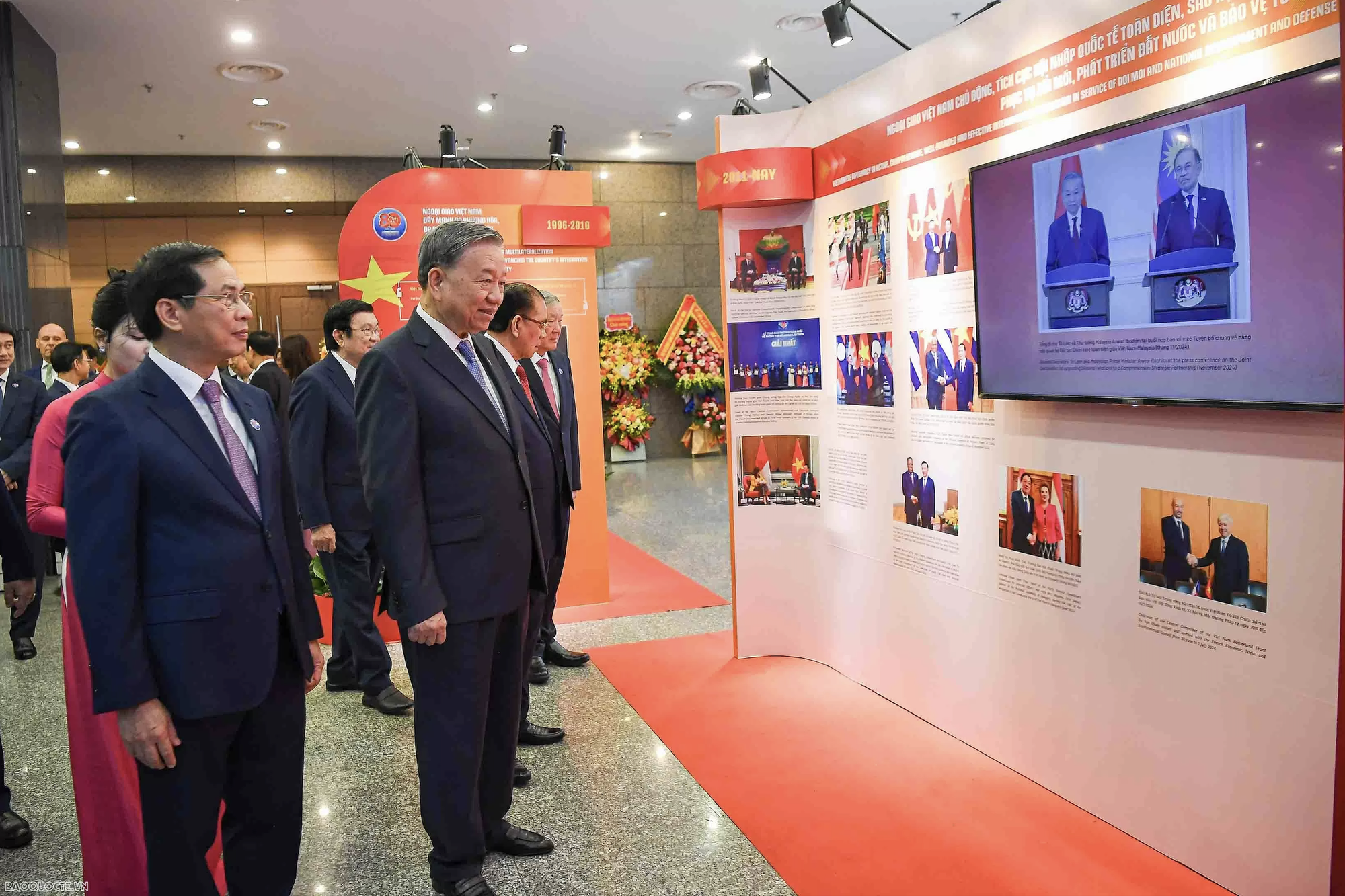 Tổng Bí thư Tô Lâm dự Lễ kỷ niệm 80 năm Ngoại giao Việt Nam- Ảnh 4. Tổng Bí thư Tô Lâm dự Lễ kỷ niệm 80 năm Ngoại giao Việt Nam - Ảnh 5.