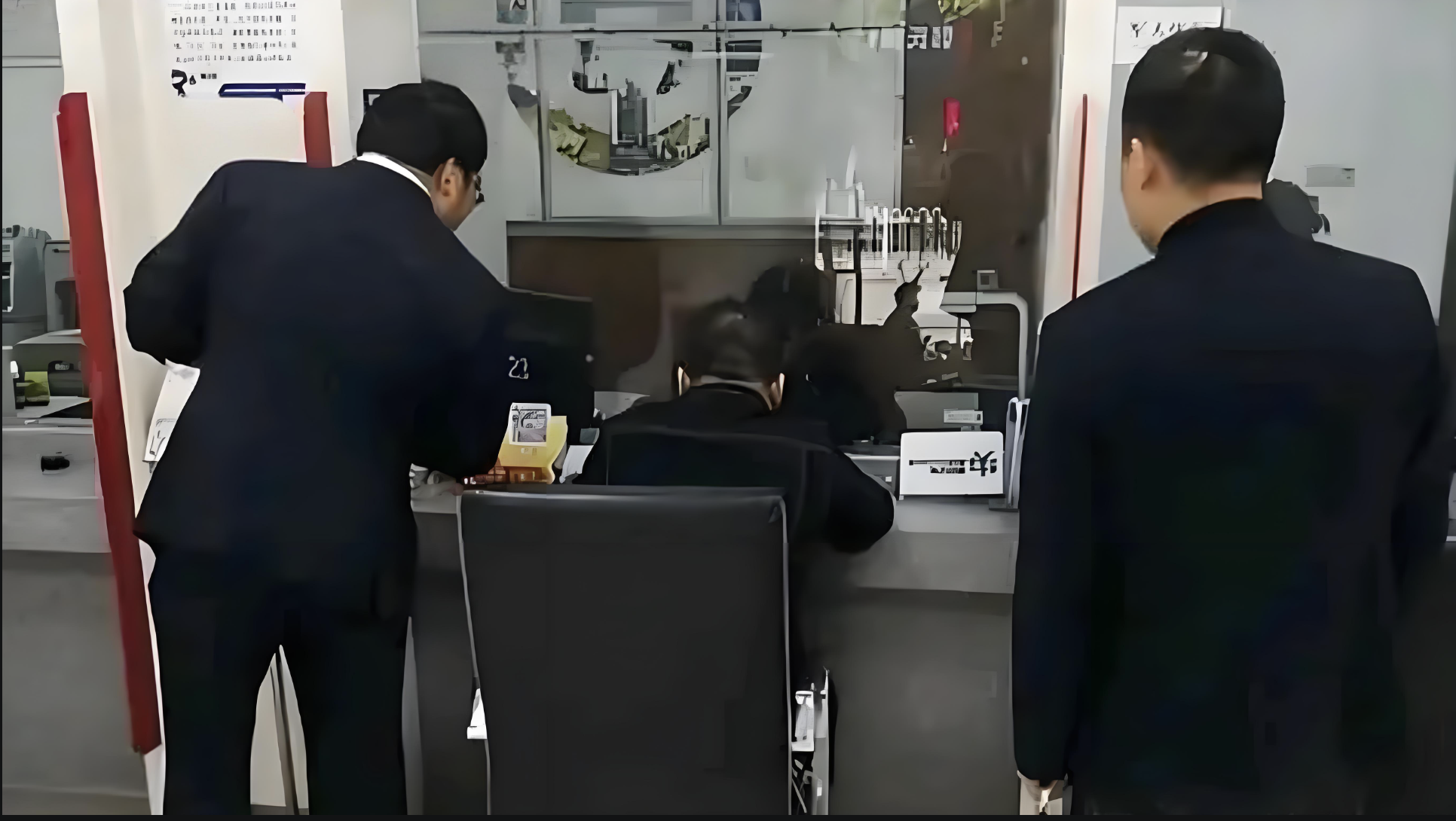 Người đàn ông mất 11 tỷ đồng tiết kiệm do lừa đảo ngân hàng  - Ảnh 1.