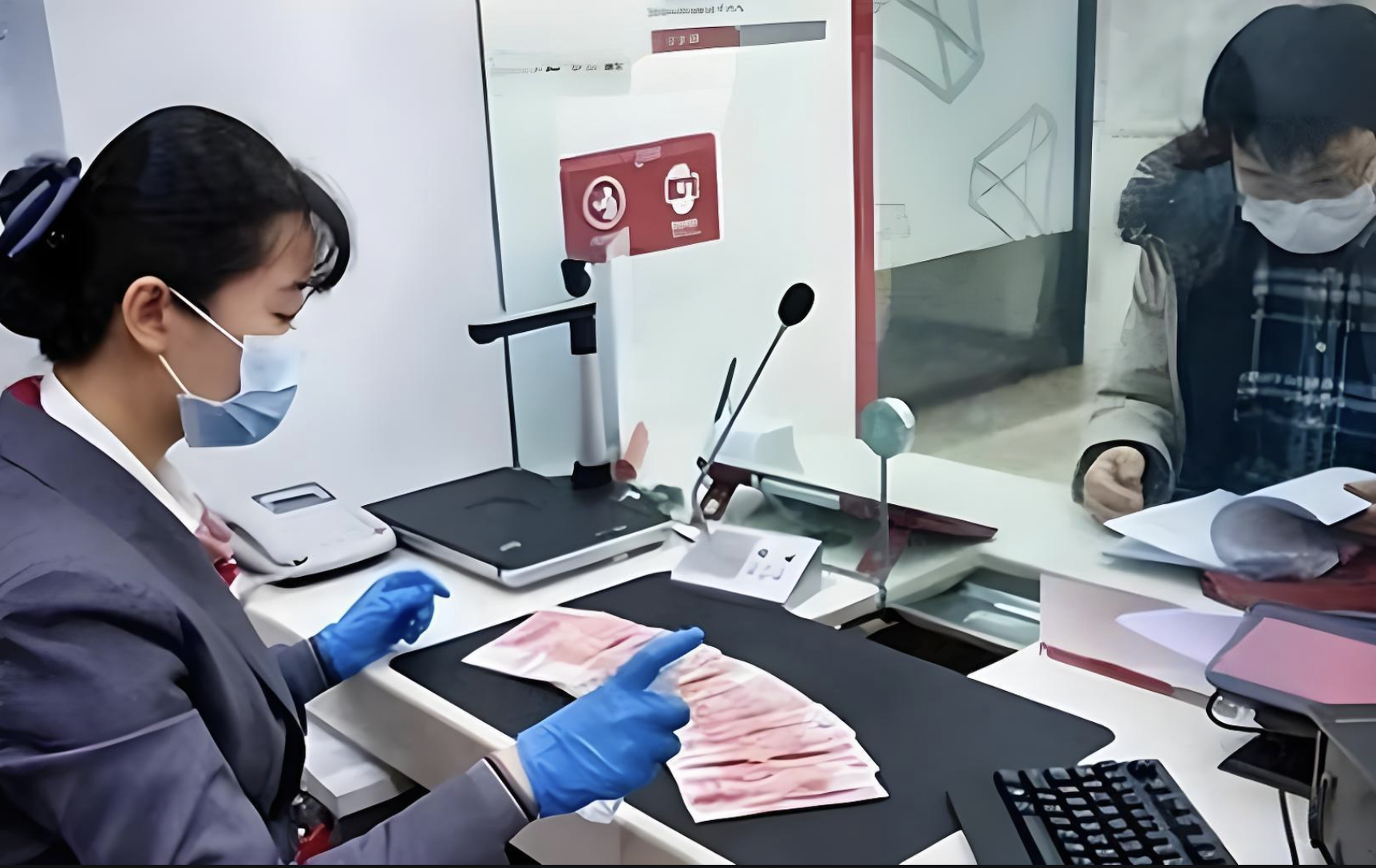 Người đàn ông mất 11 tỷ đồng tiết kiệm do lừa đảo ngân hàng  - Ảnh 2.