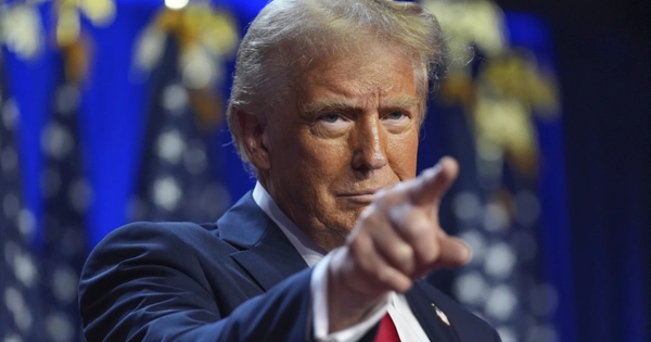 Tổng thống Donald Trump h&agrave;nh động trước bầu cử giữa nhiệm kỳ