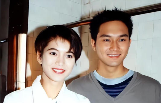 “Cái mỏ hỗn nhất showbiz” thừa nhận quá khứ “bé ba”, bị cấm sóng vì đắc tội “ông lớn”- Ảnh 8. “Cái mỏ hỗn nhất showbiz” thừa nhận quá khứ “bé ba”, bị cấm sóng vì đắc tội “ông lớn”- Ảnh 8.