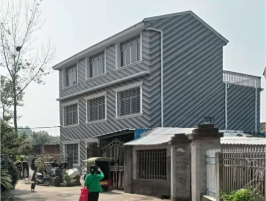 Người đàn ông mua nhà cho mẹ nhưng chủ cũ đòi thêm tiền - Ảnh 1.