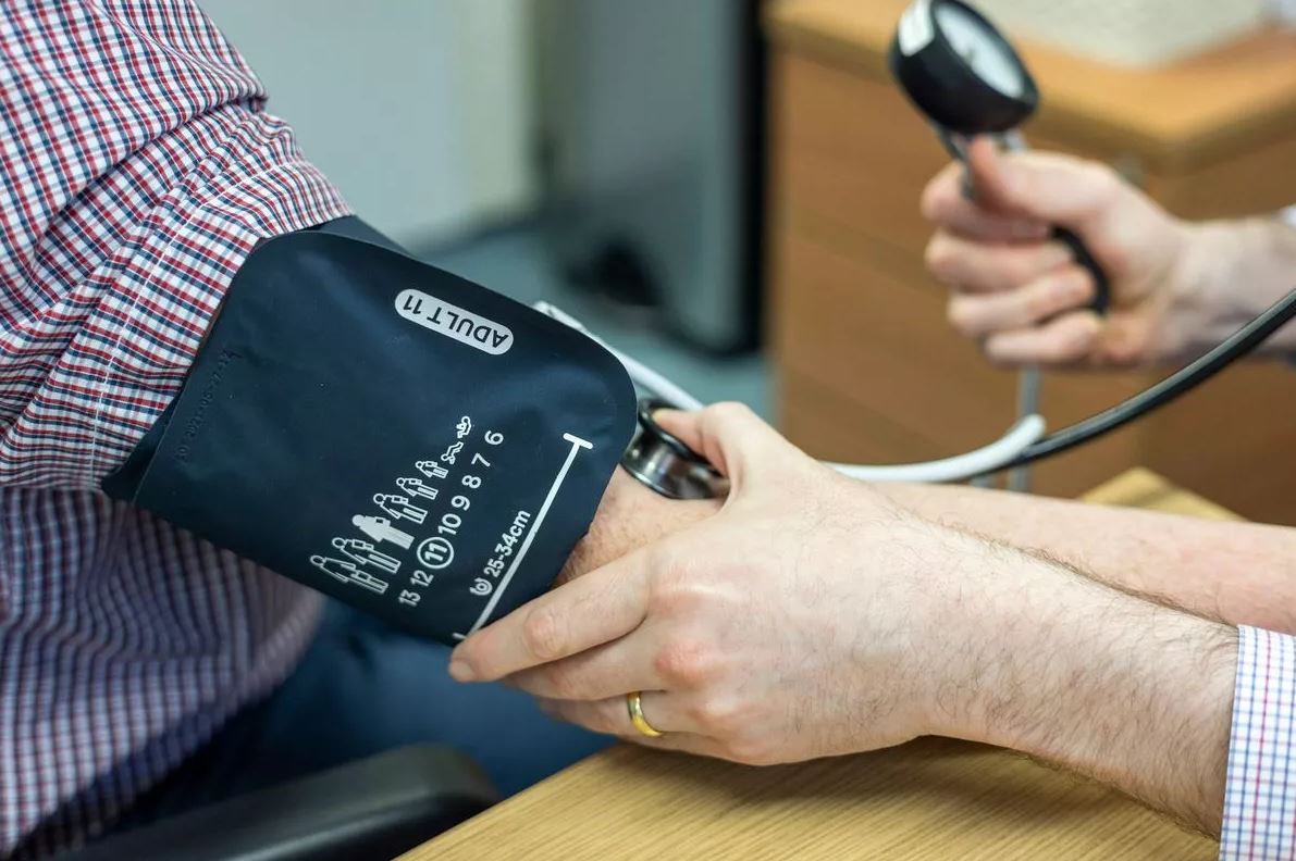 Nam giới trên 50 tuổi khỏe mấy cũng phải theo dõi sát sao 5 điều này - chuyên gia đã khuyến cáo!- Ảnh 1.