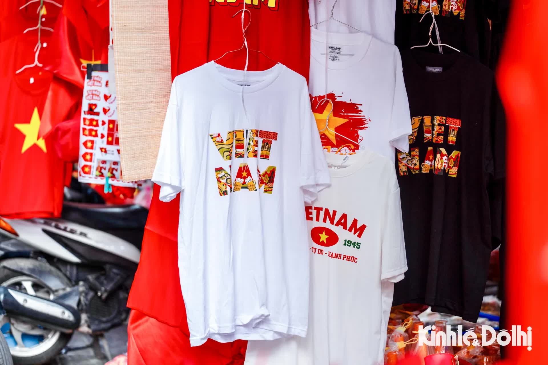 Khách Tây ngạc nhiên khi gặp cảnh tượng trên đường phố Việt Nam, nhận xét: "Tôi thấy nó ở mọi nơi!" - Ảnh 11.