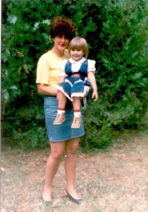 Cô gái từng nghèo đến mức không có giường để ngủ: Đổi đời nhờ MXH, 