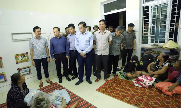 Bão số 5 Kajiki giật cấp 17 , Nghệ An và Hà Tĩnh khẩn trương sơ tán dân - Ảnh 1. Bão số 5 Kajiki giật cấp 17 , Nghệ An và Hà Tĩnh khẩn trương sơ tán dân - Ảnh 1.