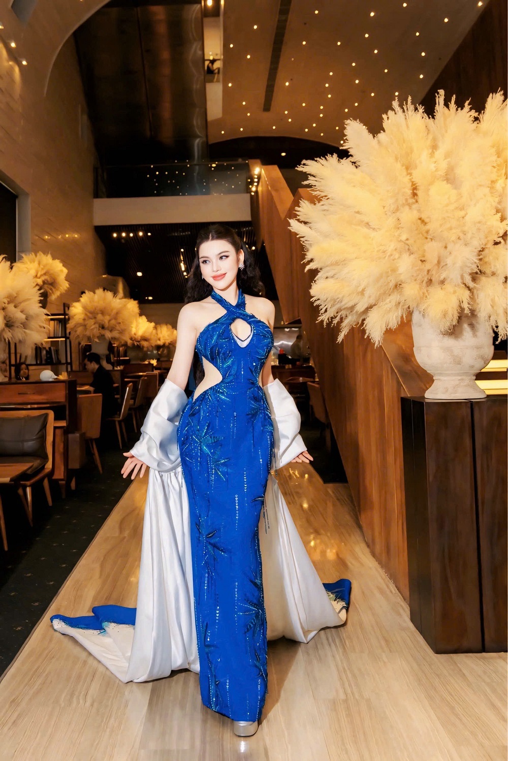 Hoa hậu Nguyễn Phương Anh diện đồ lộng lẫy, nổi bật tại sự kiện- Ảnh 8. Hoa hậu Nguyễn Phương Anh diện đồ lộng lẫy, nổi bật tại sự kiện- Ảnh 8.