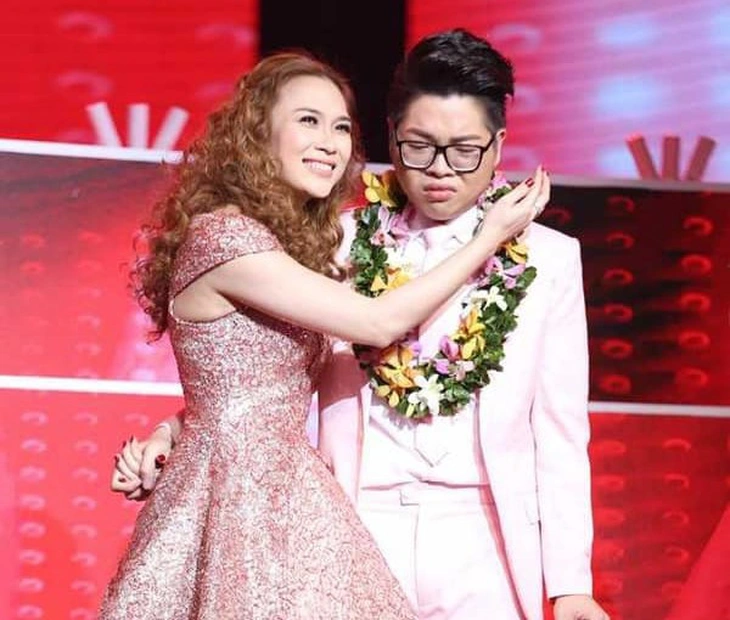 Ca sĩ "đập mặt xây lại", đổi đời sau 10 năm, ở nhà 10 tỷ, nhiều bất động sản từ Hà Nội tới TPHCM - Ảnh 1.