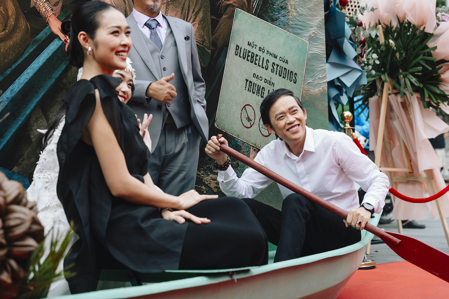 Hoài Linh: “Sáng vừa ngủ dậy thấy người quen gọi điện cho mẹ tôi hỏi, Hoài Linh bị gì vậy chị?” - Ảnh 1. Hoài Linh: “Sáng vừa ngủ dậy thấy người quen gọi điện cho mẹ tôi hỏi, Hoài Linh bị gì vậy chị?” - Ảnh 1.