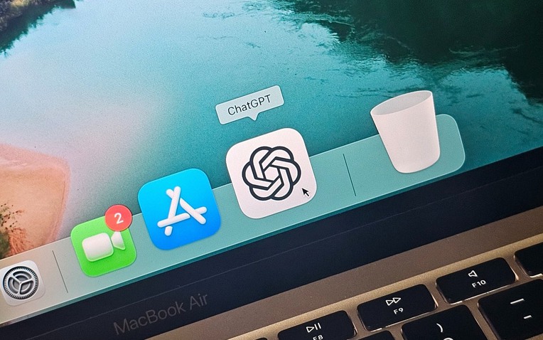 Apple ra mắt công cụ giám sát nhân viên sử dụng ChatGPT trong doanh nghiệp - Ảnh 1.