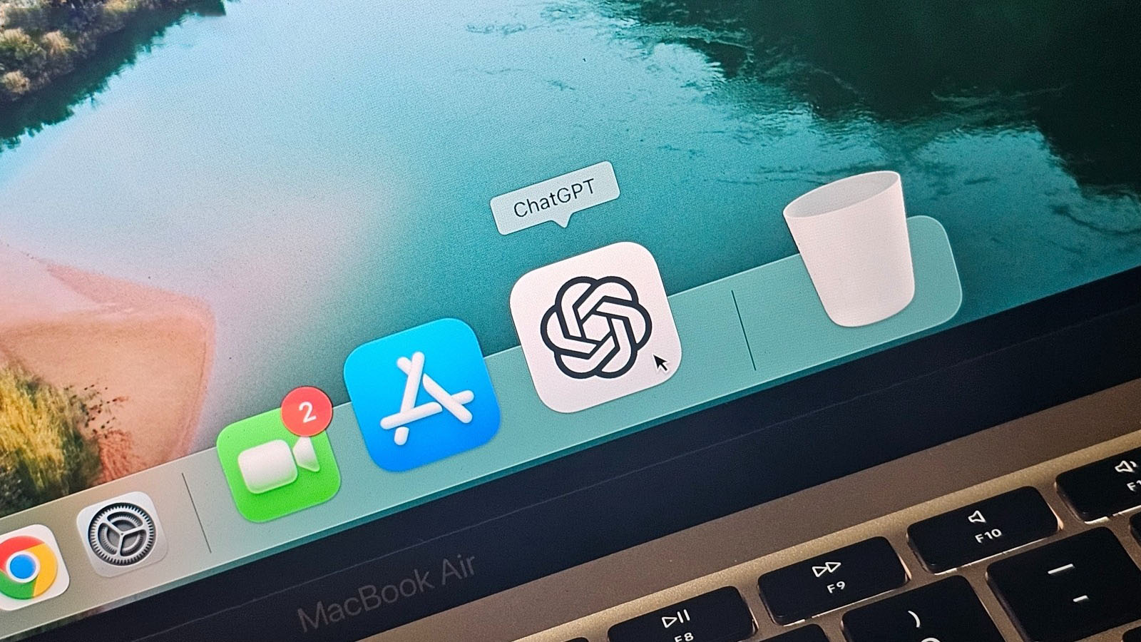 Apple ra mắt công cụ giám sát nhân viên sử dụng ChatGPT trong doanh nghiệp - Ảnh 2.