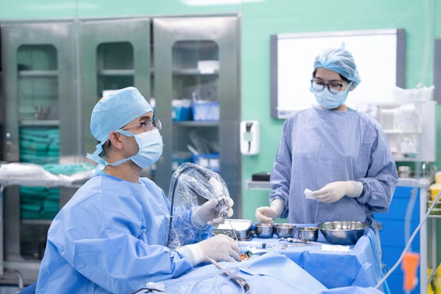 Tưởng Viêm Tai Giữa Ra Là Khối U Cholesteatoma Chắn Kín Tai Bé 3 Tuổi - Ảnh 3. Tưởng Viêm Tai Giữa Ra Là Khối U Cholesteatoma Chắn Kín Tai Bé 3 Tuổi - Ảnh 3.