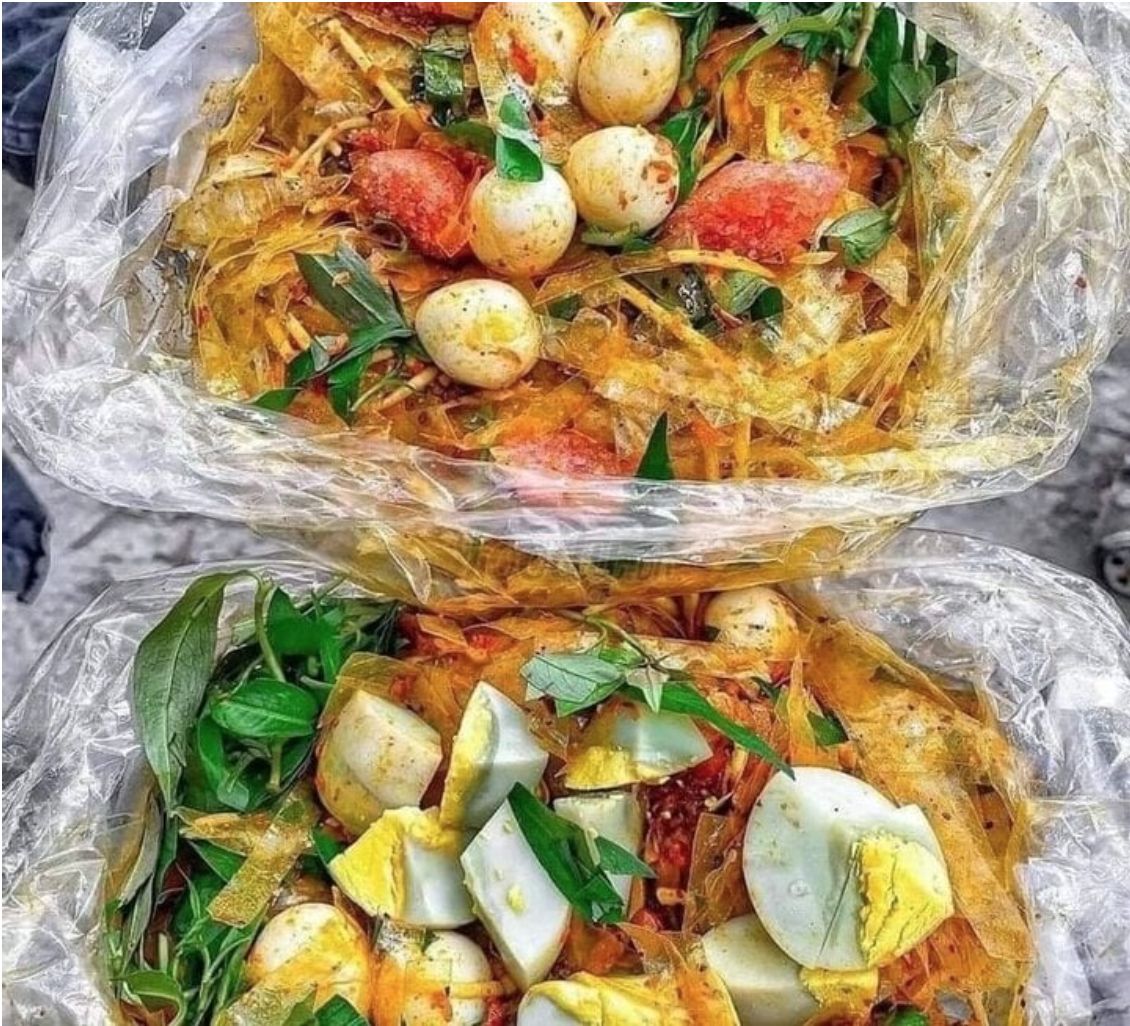 Bánh tráng trộn - món ăn vặt bí ẩn nhất Việt Nam đang thu hút sự chú ý - Ảnh 1. Bánh tráng trộn - món ăn vặt bí ẩn nhất Việt Nam đang thu hút sự chú ý - Ảnh 1.
