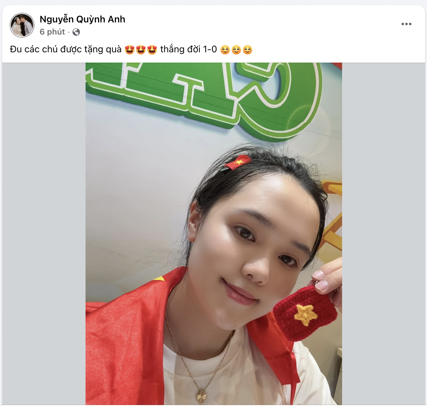Quỳnh Anh - vợ Duy Mạnh "bám rào" đu concert quốc gia được chiến sĩ tặng quà, hạnh phúc "thắng đời 1-0" - Ảnh 1. Quỳnh Anh - vợ Duy Mạnh "bám rào" đu concert quốc gia được chiến sĩ tặng quà, hạnh phúc "thắng đời 1-0" - Ảnh 1.