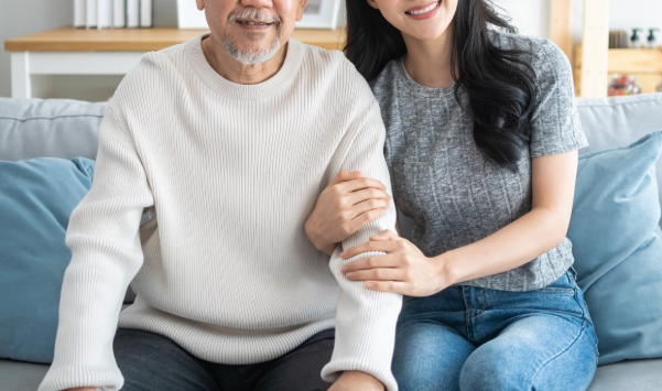 Bạc bẽo: Người đ&agrave;n &ocirc;ng đột qụy bị vợ r&uacute;t sạch t&agrave;i sản  - Ảnh 1.