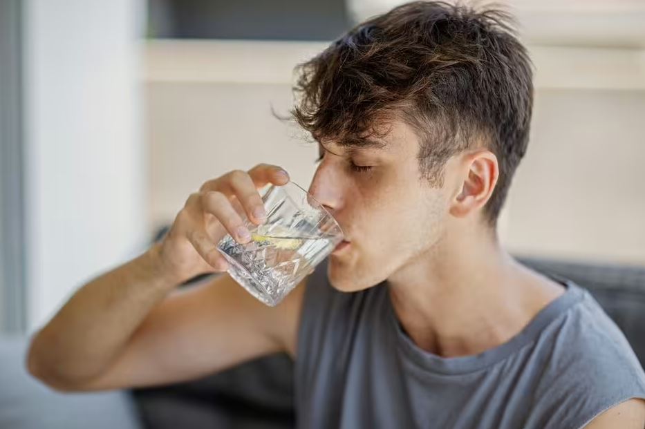 Kiểu Uống Nước Mà Tiểu Đường, Bệnh Tim ‘Rất Thích’: Nếu Có Cần Sửa Ngay 2 Uong Nuoc 9 1756108069080 1756108069696164276776