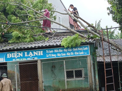 Bão số 5 giật cấp 13 đổ bộ vào đất liền Việt Nam: Những tỉnh thành nào đang "oằn mình" chống chọi? - Ảnh 5.