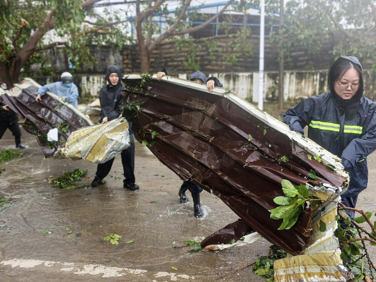 Bão Kajiki gây nhiều thiệt hại sau khi quét qua đảo Hải Nam, Trung Quốc- Ảnh 1. Bão Kajiki gây nhiều thiệt hại sau khi quét qua đảo Hải Nam, Trung Quốc- Ảnh 1.