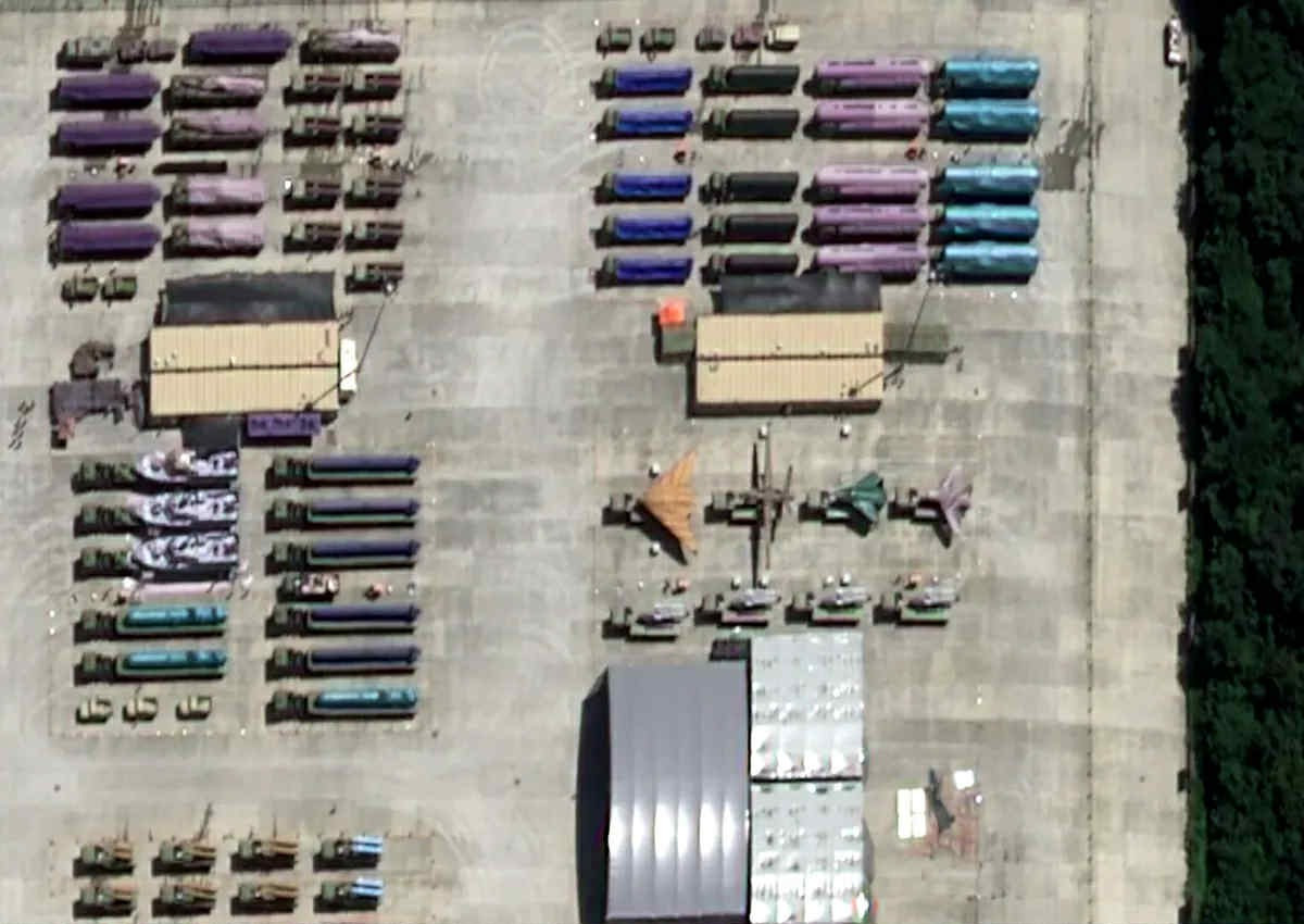 Ảnh vệ tinh tiết lộ quy m&ocirc; kh&iacute; t&agrave;i xuất hiện trong lễ duyệt binh Trung Quốc - Ảnh 1.