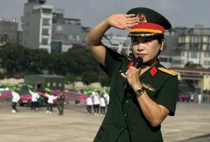 Điều ít biết về nữ NSND mang hàm Đại tá làm Tổng đạo diễn khối nghi trượng A80 - Ảnh 1. Điều ít biết về nữ NSND mang hàm Đại tá làm Tổng đạo diễn khối nghi trượng A80 - Ảnh 1.