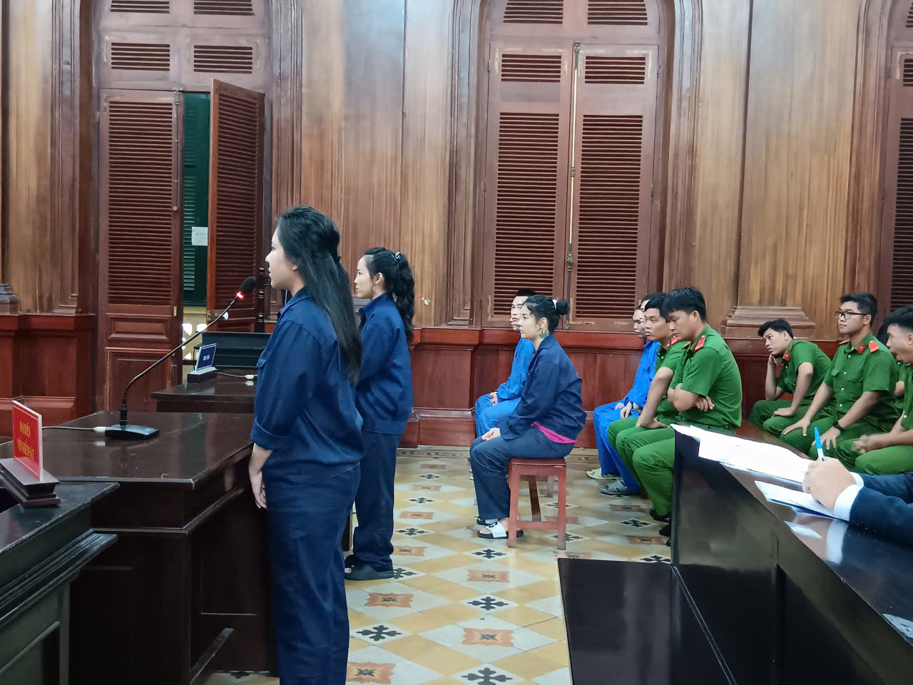 TP HCM: “Hot girl” cùng nhóm bạn lãnh án tù từ chuyện ghen tuông với người yêu cũ- Ảnh 1. TP HCM: “Hot girl” cùng nhóm bạn lãnh án tù từ chuyện ghen tuông với người yêu cũ- Ảnh 1.