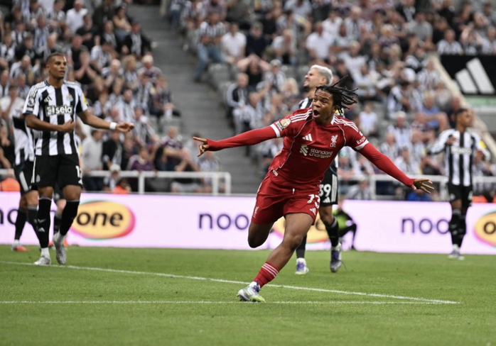 Sao 16 tuổi Ngumoha tỏasáng, Liverpool thắng Newcastle phút 90+10- Ảnh 7.