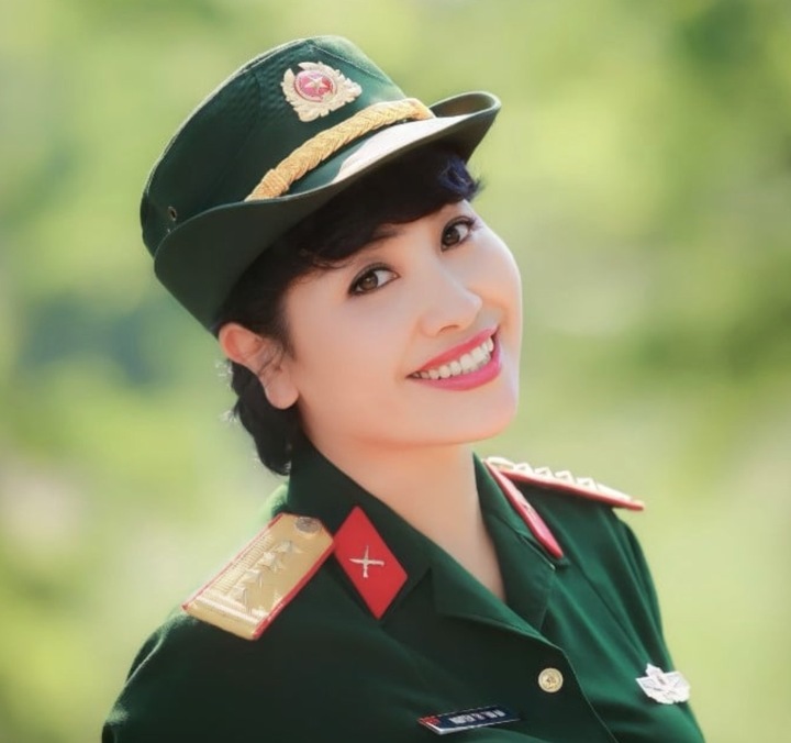 Điều ít biết về nữ NSND mang hàm Đại tá làm Tổng đạo diễn khối nghi trượng A80 - Ảnh 2. Điều ít biết về nữ NSND mang hàm Đại tá làm Tổng đạo diễn khối nghi trượng A80 - Ảnh 2.