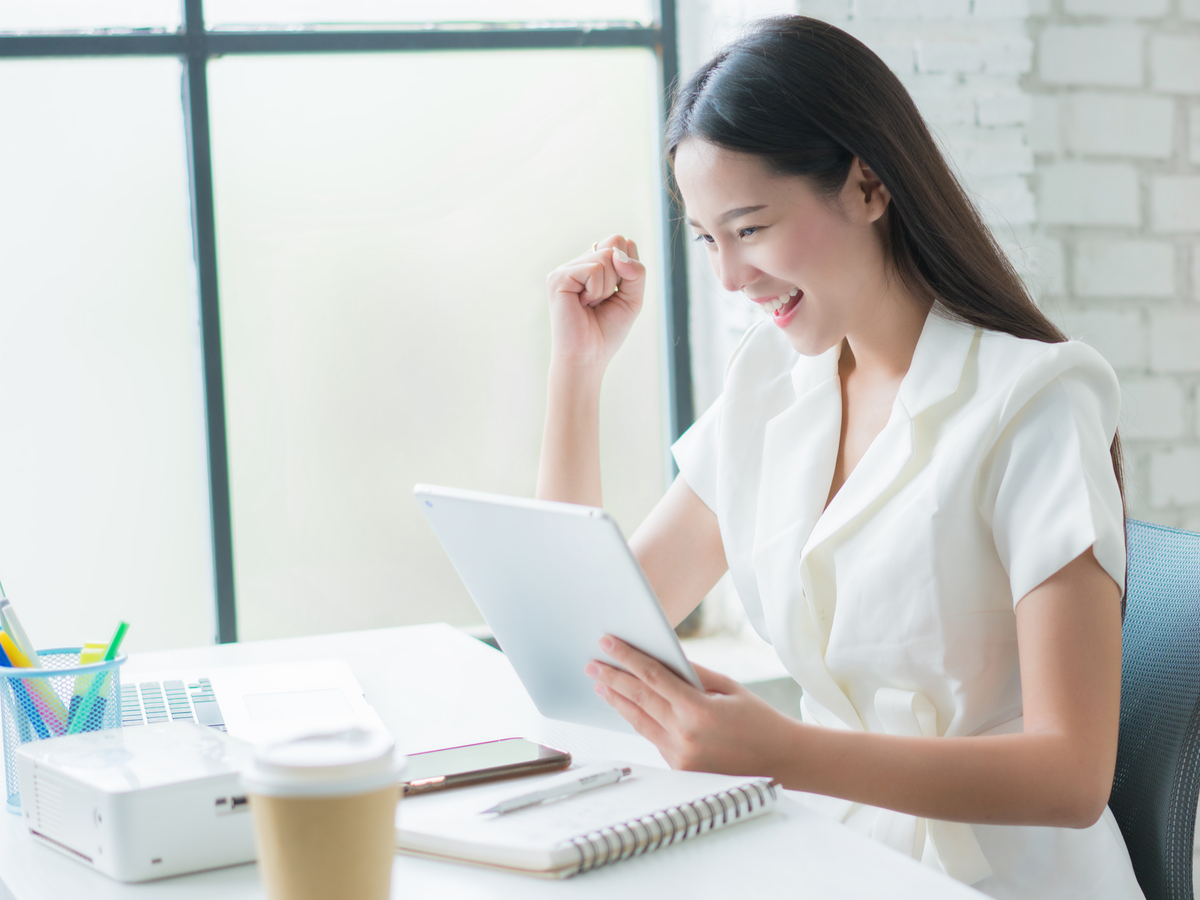 5 Khác biệt khi Phụ nữ EQ cao và thấp trả lời tin nhắn nơi công sở - Ảnh 2.