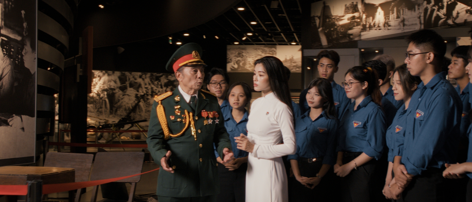 Divo Tùng Dương lần đầu diễn xuất, nói lý do không cho Nguyễn Văn Chung vai nào: "Vì bạn ấy đẹp trai hơn"- Ảnh 4. Divo Tùng Dương lần đầu diễn xuất, nói lý do không cho Nguyễn Văn Chung vai nào: "Vì bạn ấy đẹp trai hơn"- Ảnh 4.