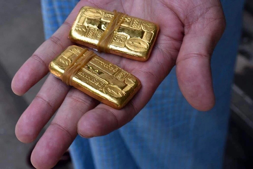 Bán vàng và đầu tư đất ven  Câu chuyện lãi lớn nhưng lo âu - Ảnh 1.