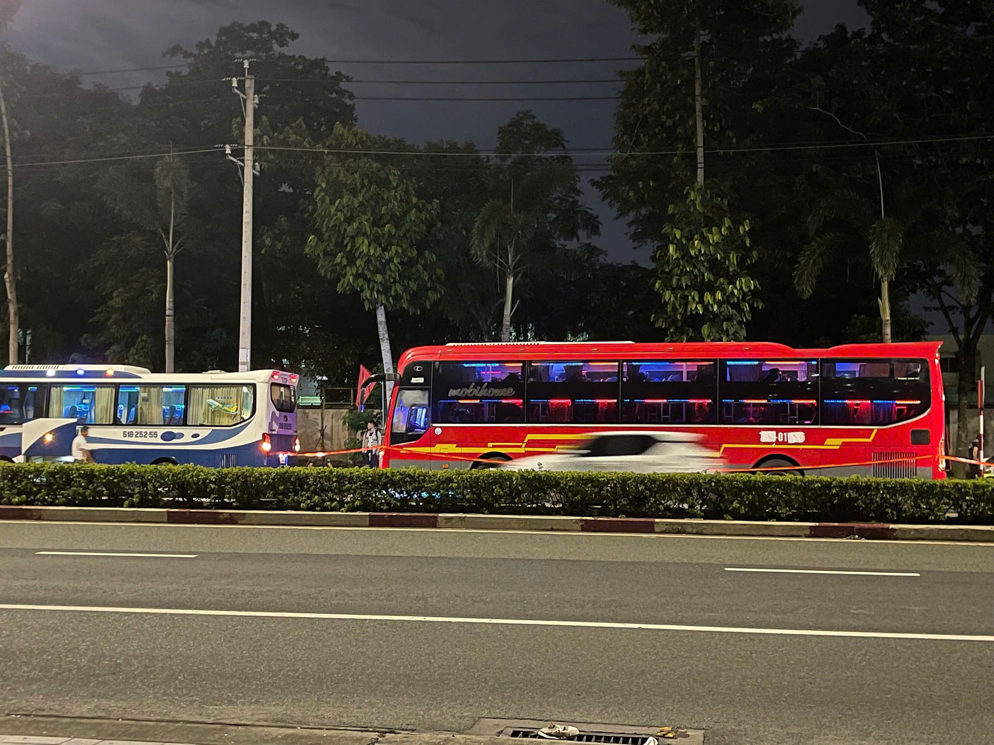 Hành khách tử vong bất thường trên xe khách giường nằm từ Đồng Nai về TP HCM - Ảnh 1. Hành khách tử vong bất thường trên xe khách giường nằm từ Đồng Nai về TP HCM - Ảnh 1.