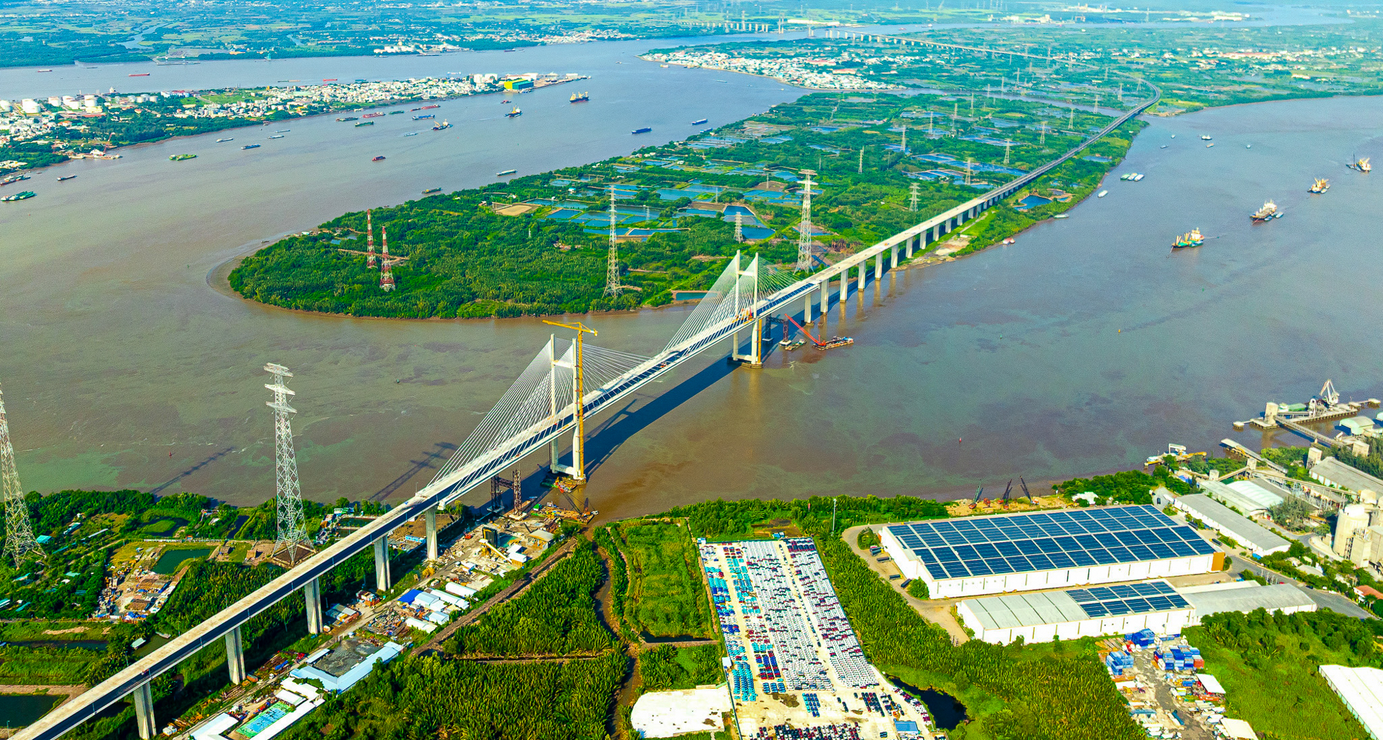 Ngắm cầu dây văng cao nhất Việt Nam sắp thông xe, siêu dự án 9 tỷ USD của tỷ phú Phạm Nhật Vượng được hưởng lợi - Ảnh 1. Ngắm cầu dây văng cao nhất Việt Nam sắp thông xe, siêu dự án 9 tỷ USD của tỷ phú Phạm Nhật Vượng được hưởng lợi - Ảnh 1.