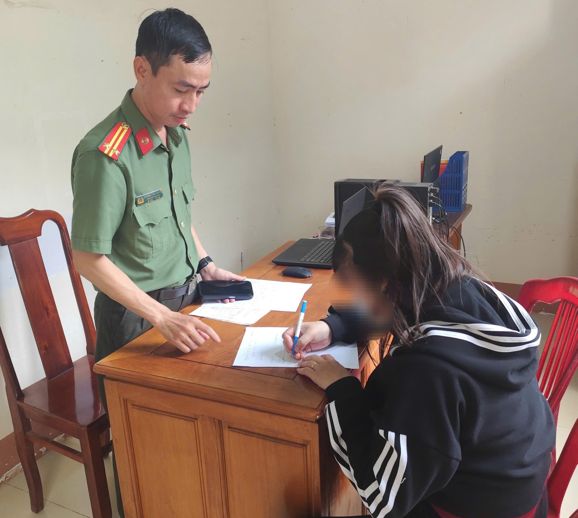 Giá vàng liên tiếp lập đỉnh: Công an cảnh báo thủ đoạn lừa đảo mới, chưa từng xuất hiện - Ảnh 1.