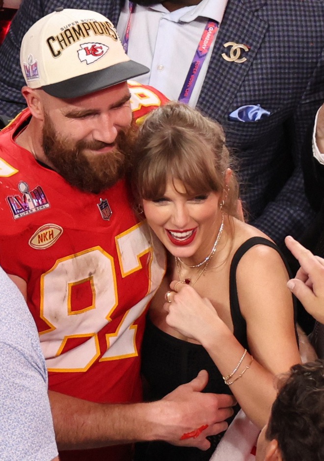 Taylor Swift có hơn chục anh tình cũ hạng A, tại sao cuối cùng lại cưới cầu thủ còn nghèo hơn mèo cưng của mình? - Ảnh 19. Taylor Swift có hơn chục anh tình cũ hạng A, tại sao cuối cùng lại cưới cầu thủ còn nghèo hơn mèo cưng của mình? - Ảnh 19.
