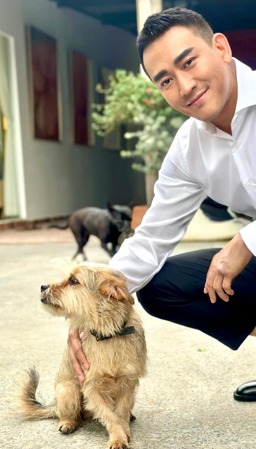 Thiếu tá quân y trong "Mưa đỏ": Nam thần đình đám showbiz Việt U50 chưa lấy vợ vì lý do đặc biệt - Ảnh 4. Thiếu tá quân y trong "Mưa đỏ": Nam thần đình đám showbiz Việt U50 chưa lấy vợ vì lý do đặc biệt - Ảnh 4.