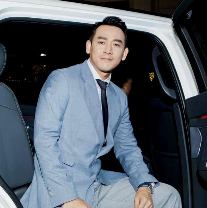 Thiếu tá quân y trong "Mưa đỏ": Nam thần đình đám showbiz Việt U50 chưa lấy vợ vì lý do đặc biệt - Ảnh 2. Thiếu tá quân y trong "Mưa đỏ": Nam thần đình đám showbiz Việt U50 chưa lấy vợ vì lý do đặc biệt - Ảnh 2.