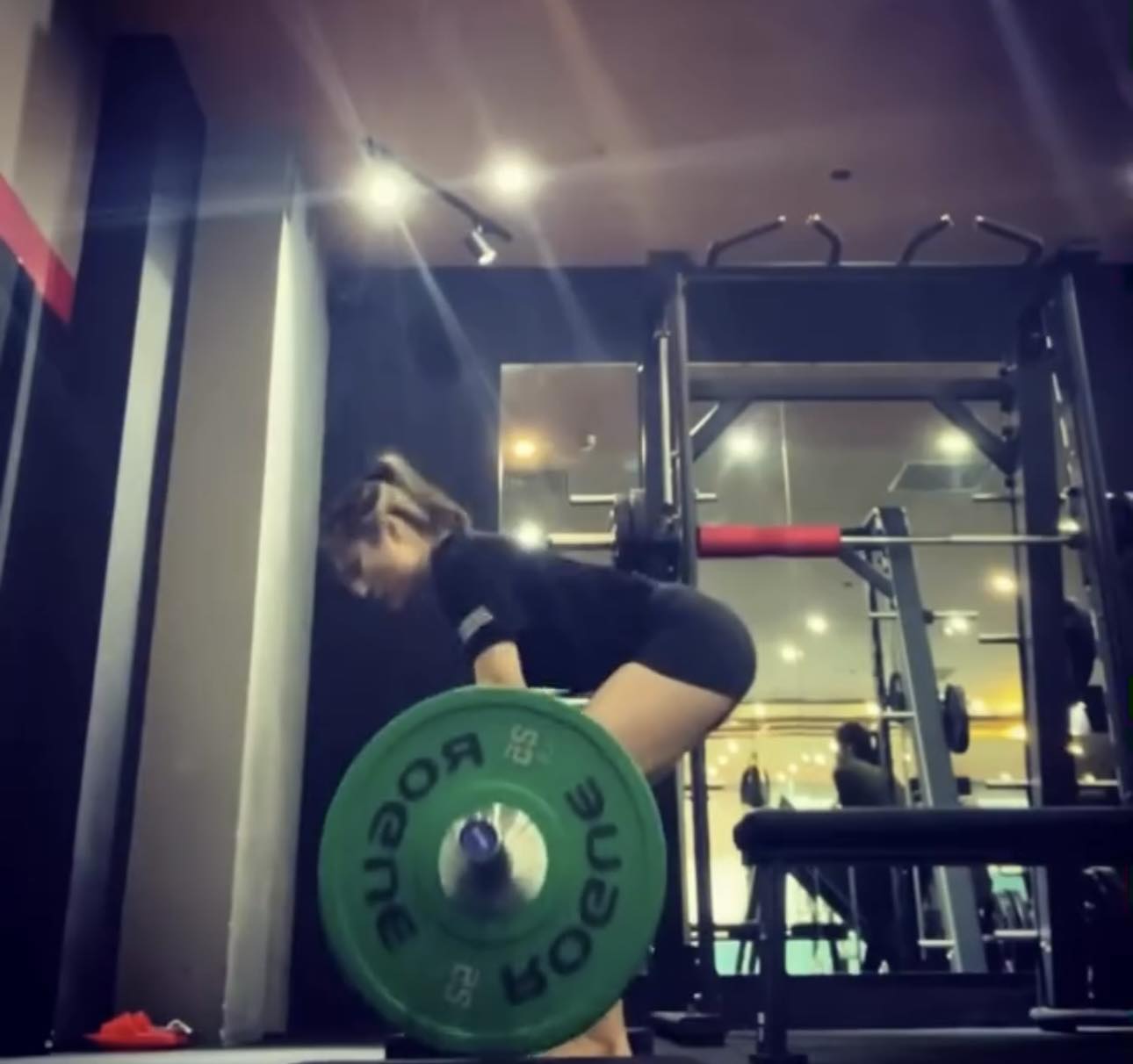 Cô gái võ thuật hạ gục thanh niên xăm trổ trong hầm để xe ở Hà Nội - Ảnh 9.