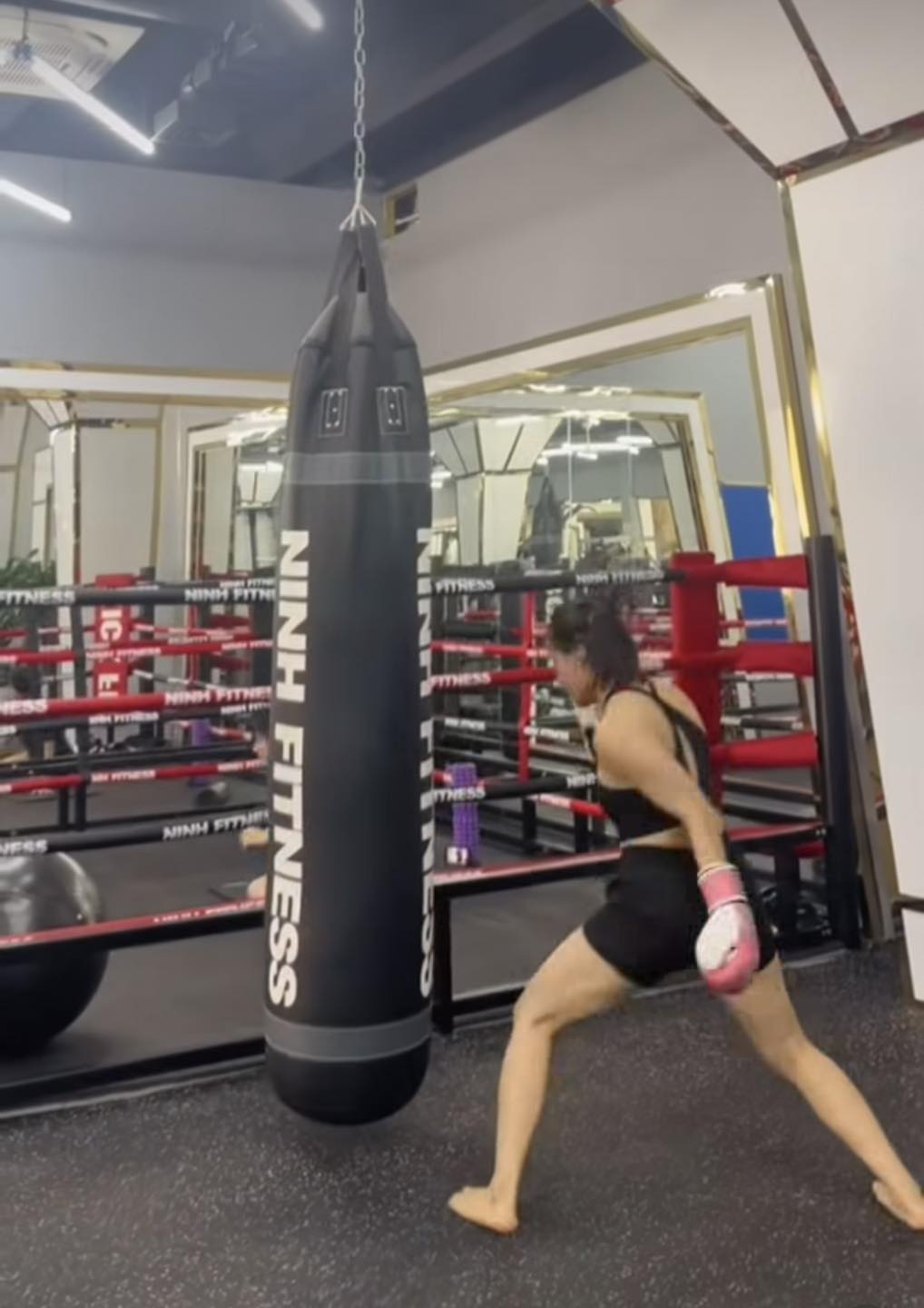 Cô gái võ thuật hạ gục thanh niên xăm trổ trong hầm để xe ở Hà Nội - Ảnh 7.