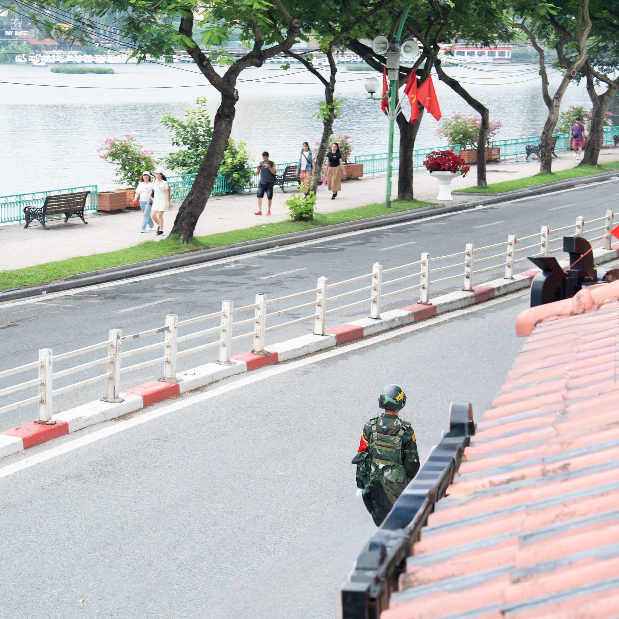 Quán cà phê "view xịn" mở từ 3h sáng cho khách xem diễu binh, có nơi dự tính "xuyên đêm": Nghe giá mà giật mình! - Ảnh 4. Quán cà phê "view xịn" mở từ 3h sáng cho khách xem diễu binh, có nơi dự tính "xuyên đêm": Nghe giá mà giật mình! - Ảnh 4.