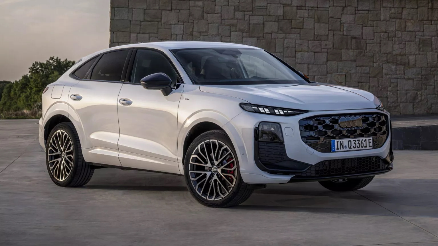 Audi Q3 Sportback 2026 ra mắt: Màn lớn hơn, mạnh tới 268 mã lực, có bản chạy được 117km không cần xăng - Ảnh 2.