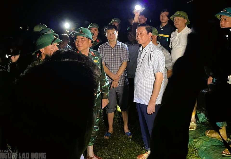 Vỡ đê kênh thanh hóa trong đêm Chủ tịch tỉnh chỉ đạo khắc phục khẩn cấp - Ảnh 3.