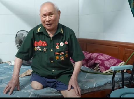 "Hoàng tử Drill" Cao Minh Thiên Tùng ra mắt MV Yêu Tổ quốc trong tim lặng thầm- Ảnh 2. "Hoàng tử Drill" Cao Minh Thiên Tùng ra mắt MV Yêu Tổ quốc trong tim lặng thầm- Ảnh 2.