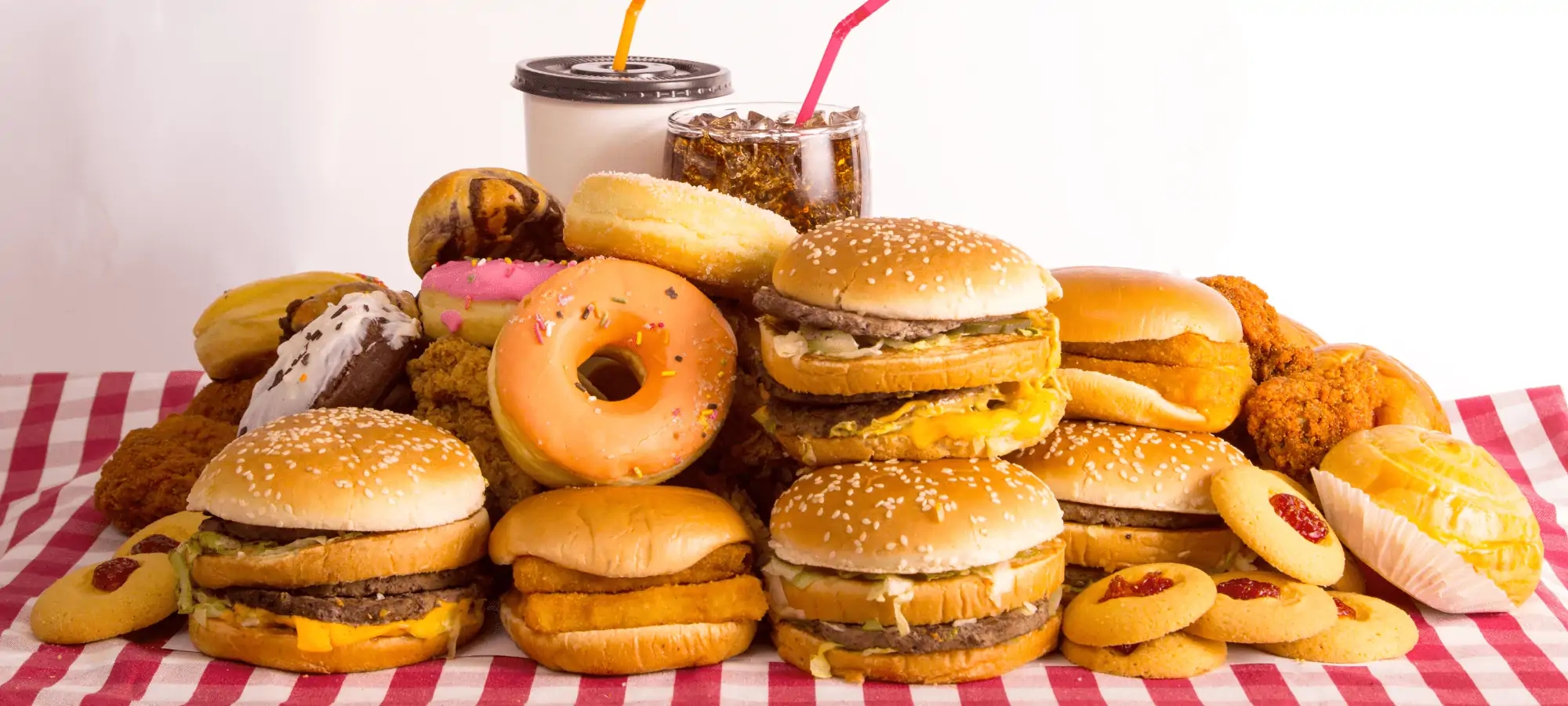 Ăn càng nhiều 5 thực phẩm này, đừng hỏi vì sao mụn "đua nhau" tìm đến - Ảnh 3.